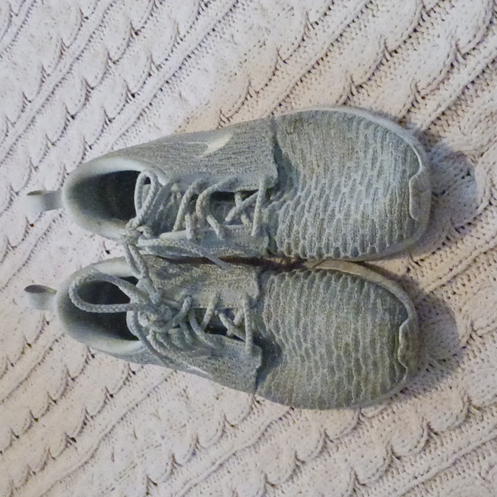 Grey nike shoes for running unused